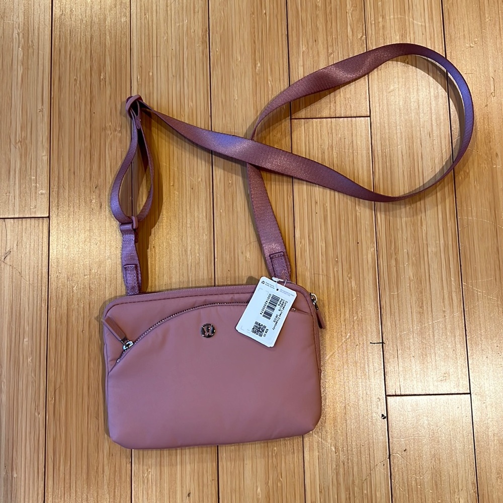 NWT Lululemon Curved Lines Crossbody Bag